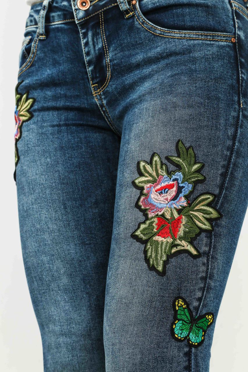 Embroidered Skinny Cropped Jeans
