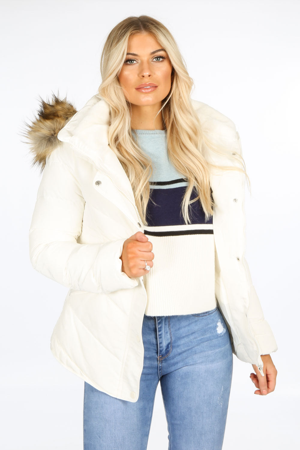 White Short Quilted Puffer Jacket With Faux Fur
